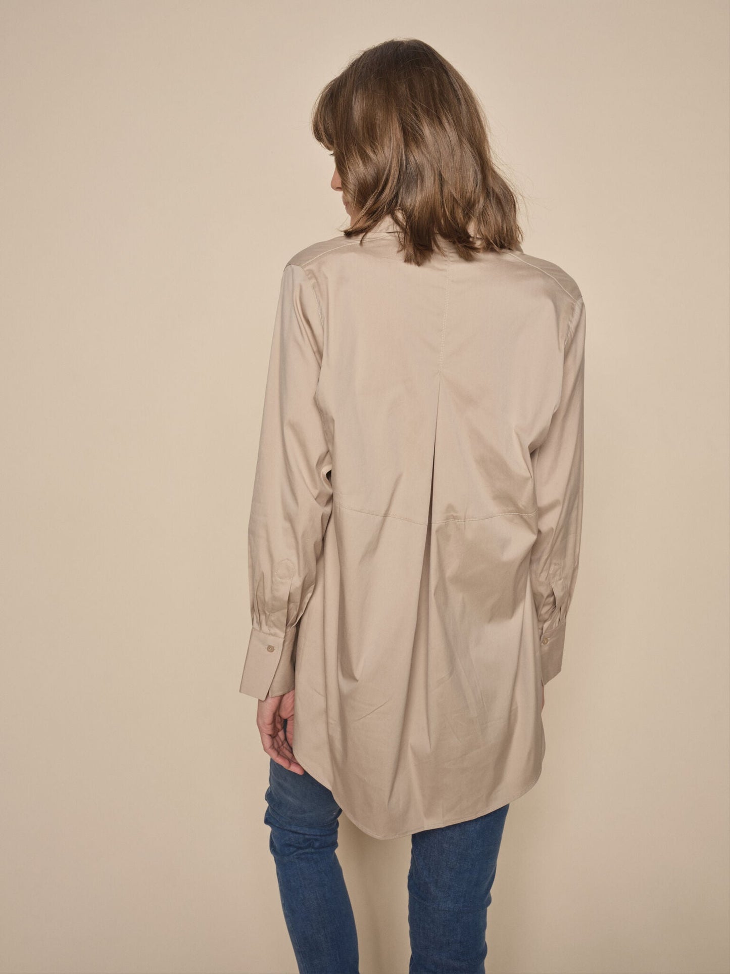 Modelshot / Feather Gray / Detail
