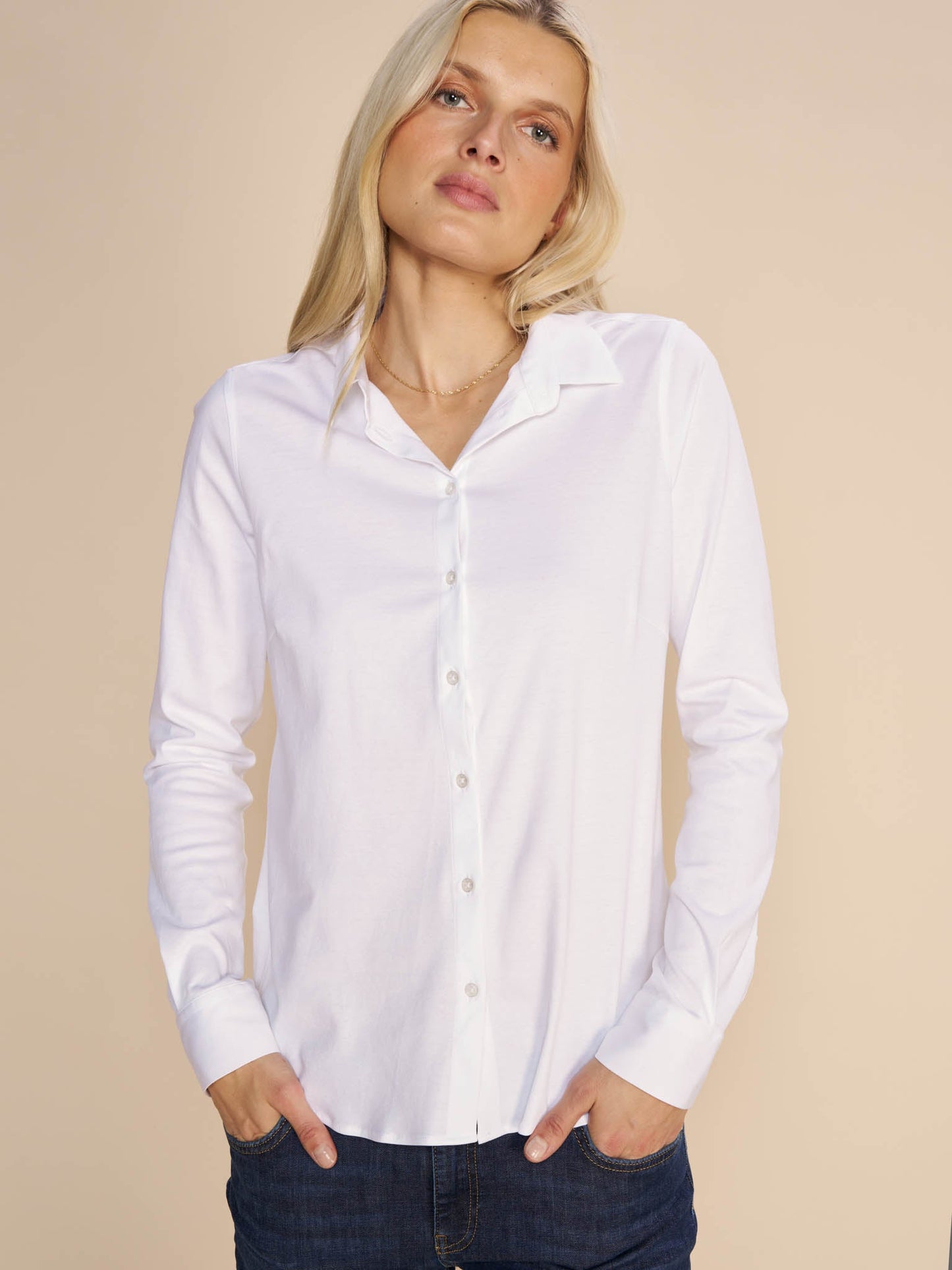 Modelshot / White / Detail