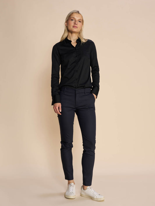 Modelshot / Navy / Detail