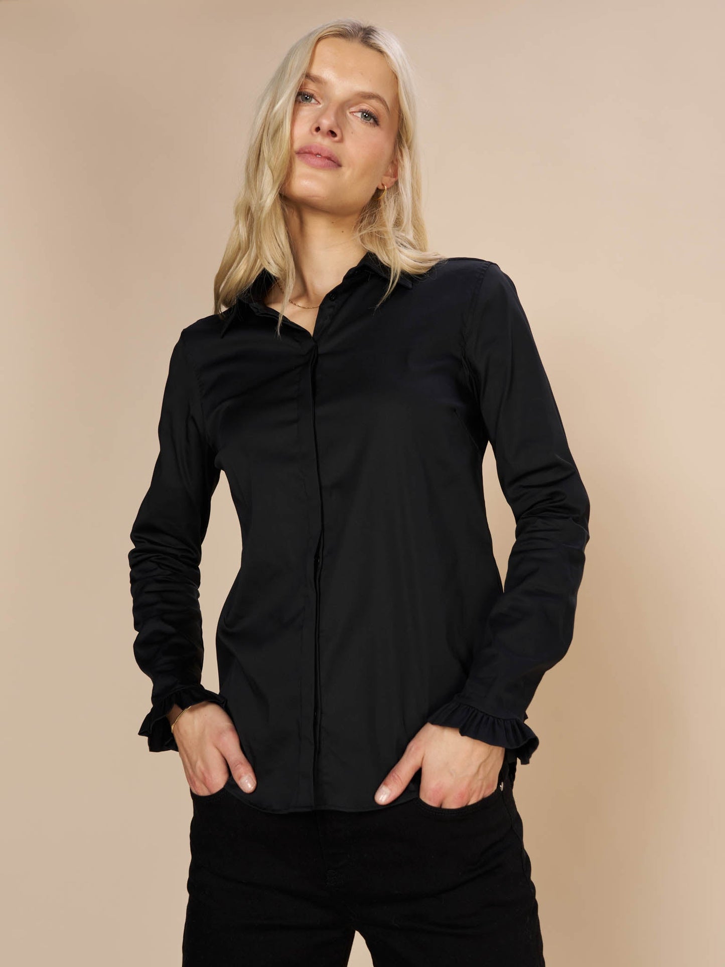 Modelshot / Black / Detail