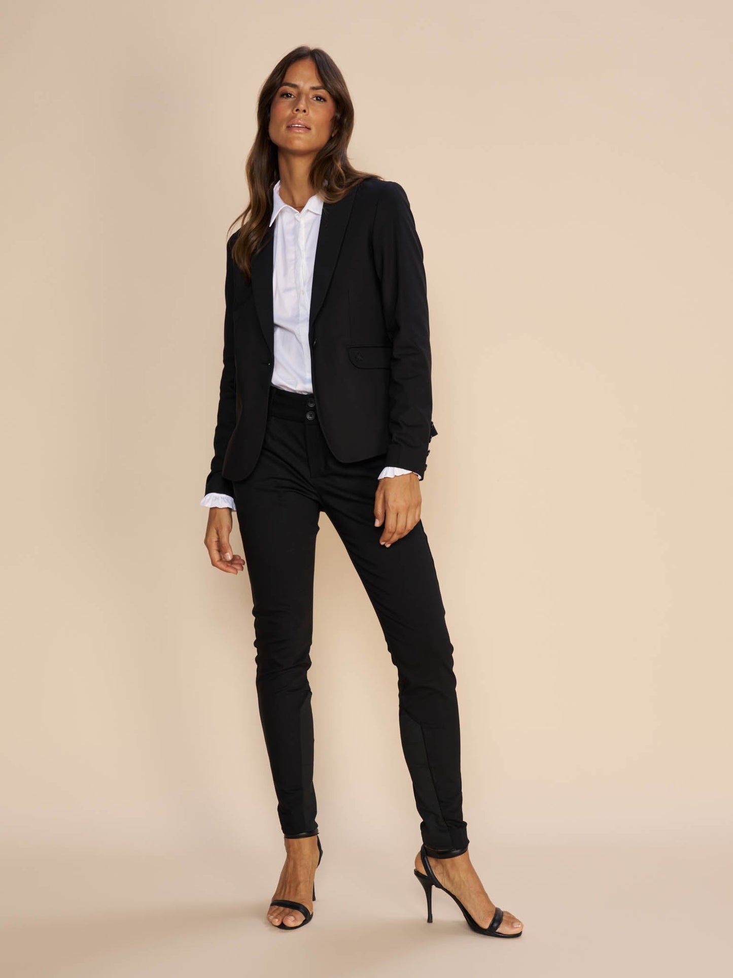 Modelshot / Black / Detail