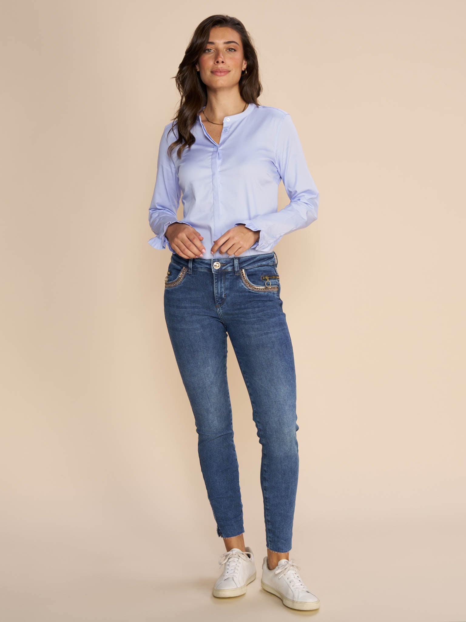 Modelshot / Light Blue / Detail