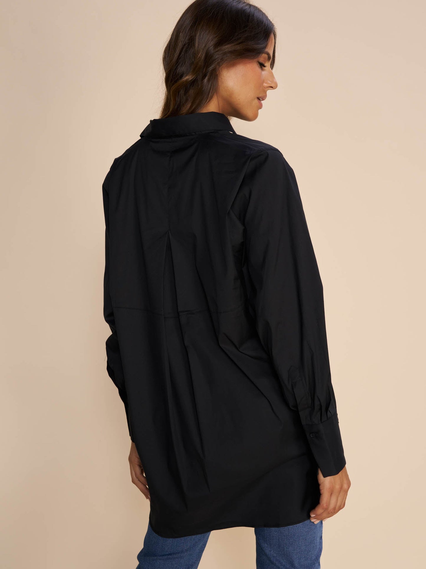 Modelshot / Black / Detail