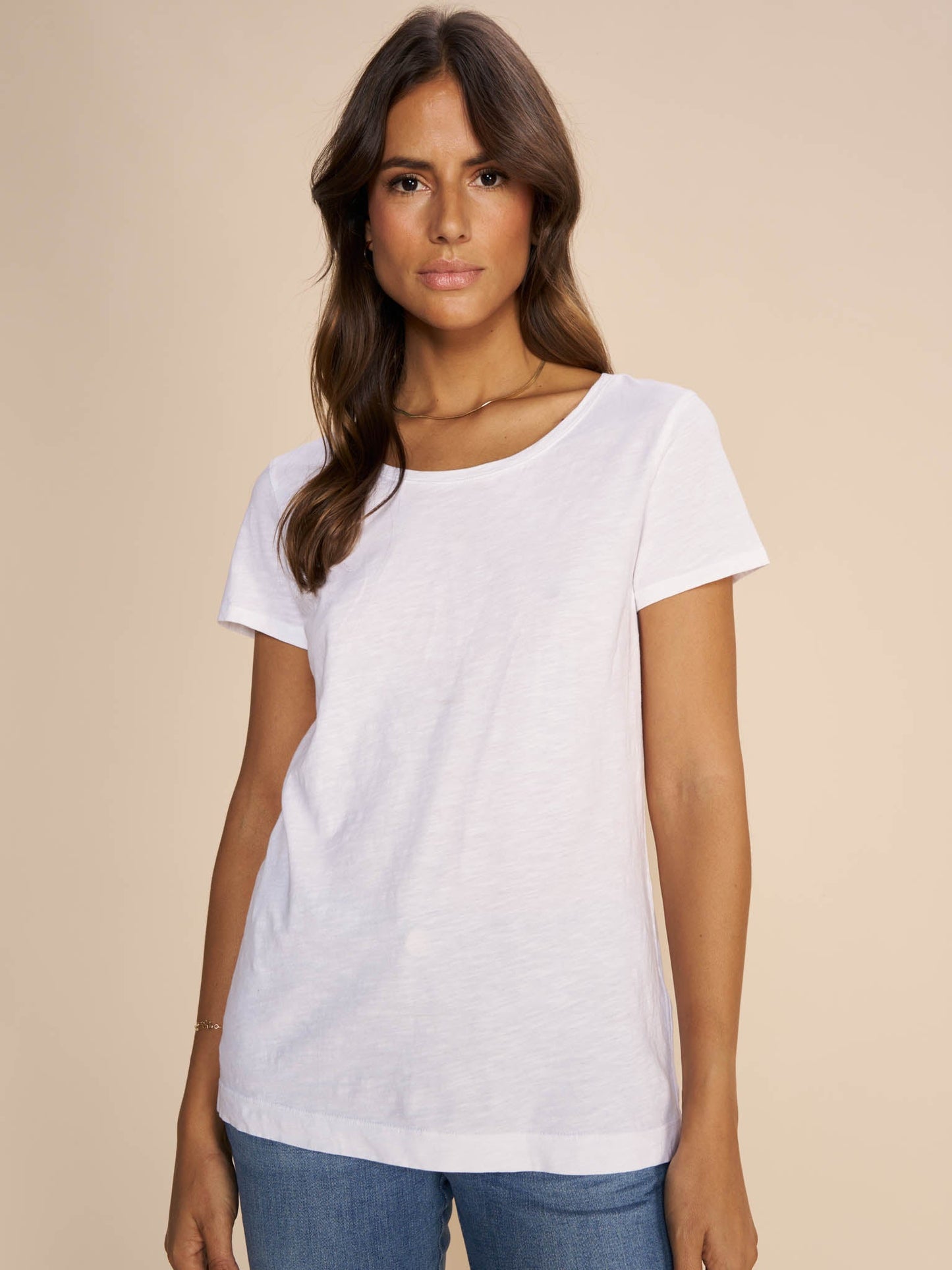 Modelshot / White / Detail
