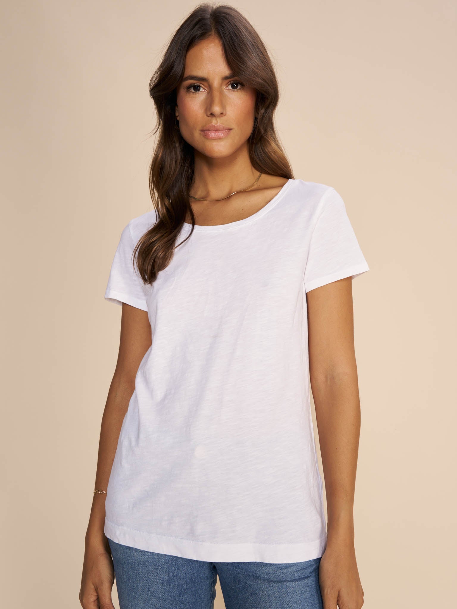 Modelshot / White / Detail