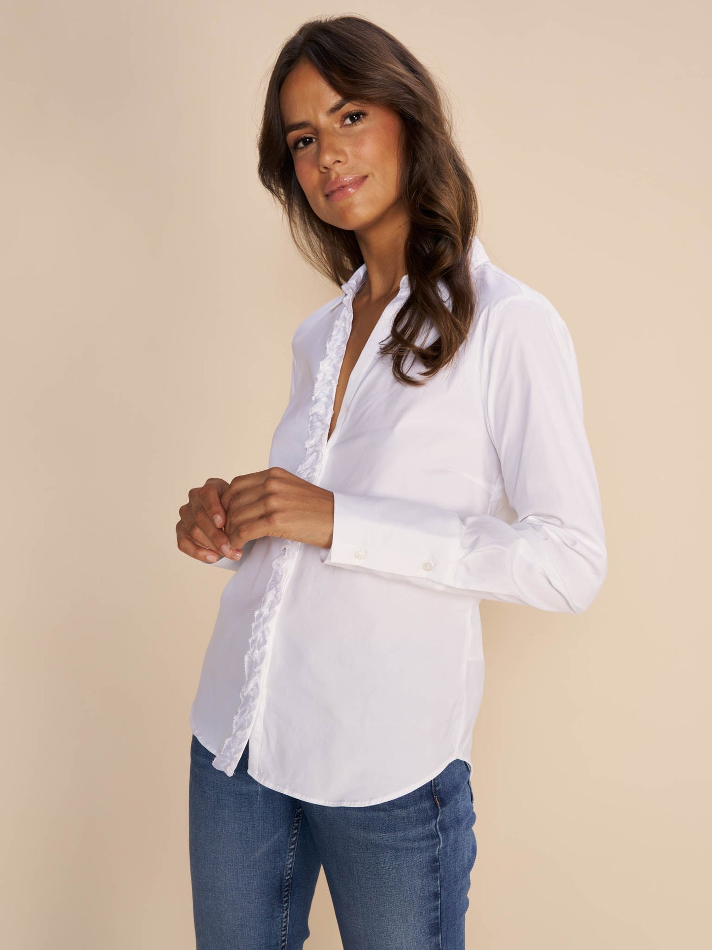 Modelshot / White / Detail