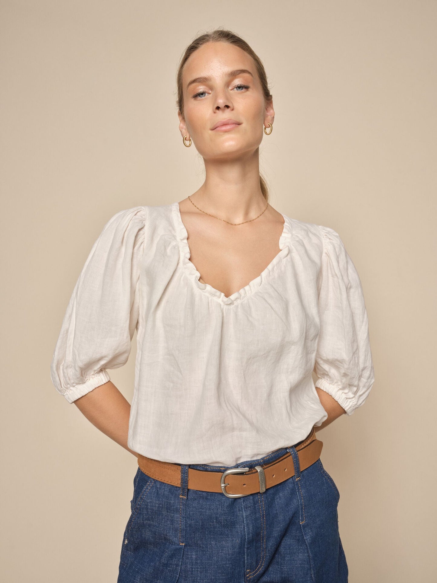 Modelshot / White / Detail