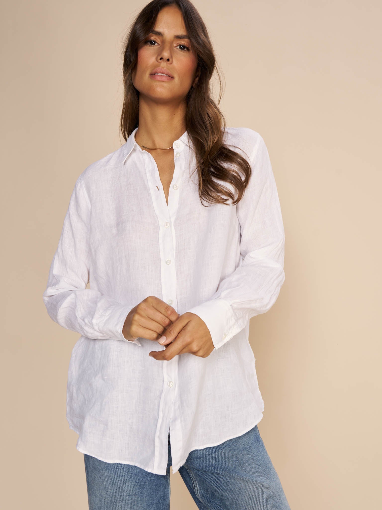 Modelshot / White / Detail