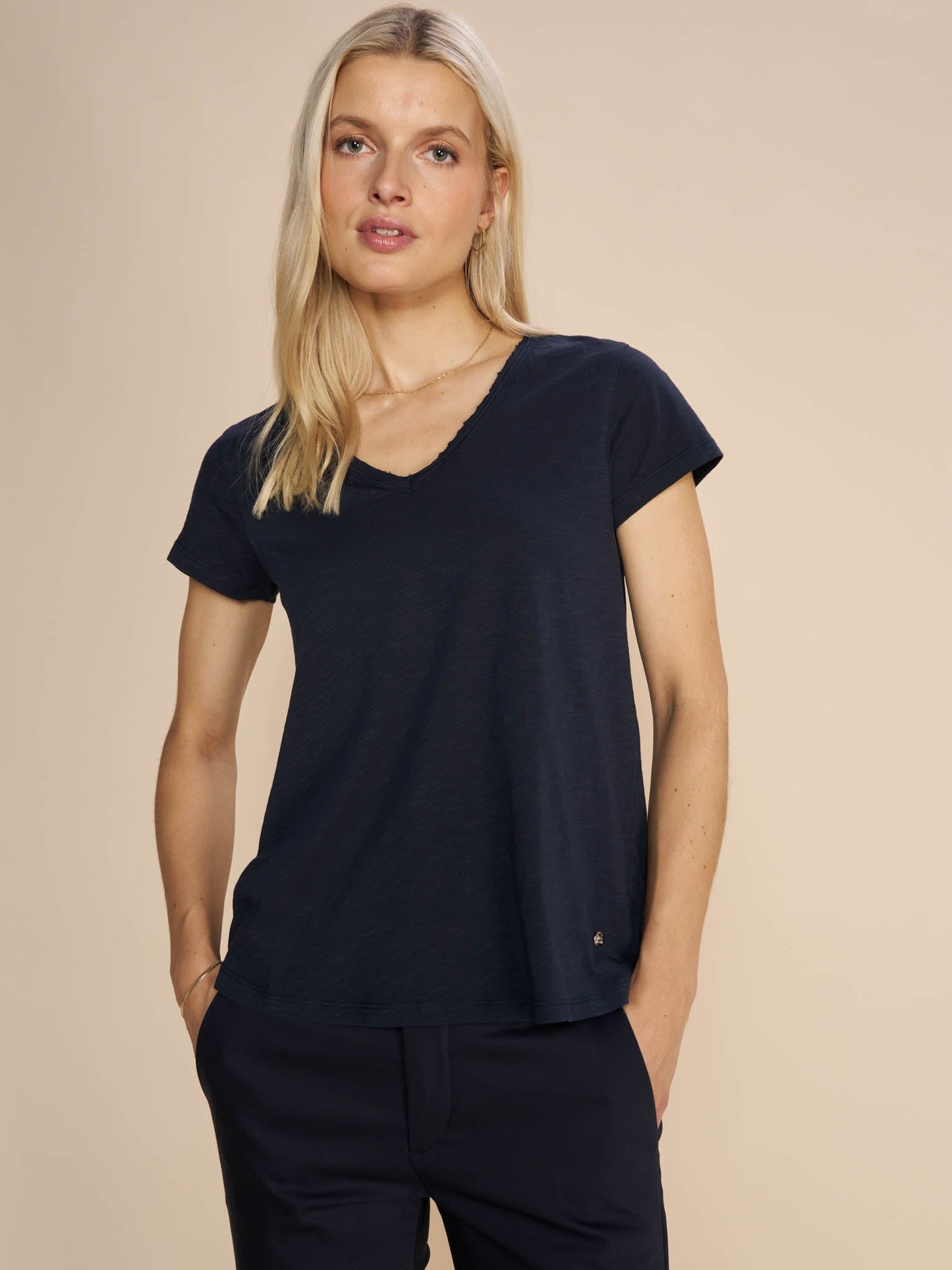 Modelshot / Salue Navy / Detail