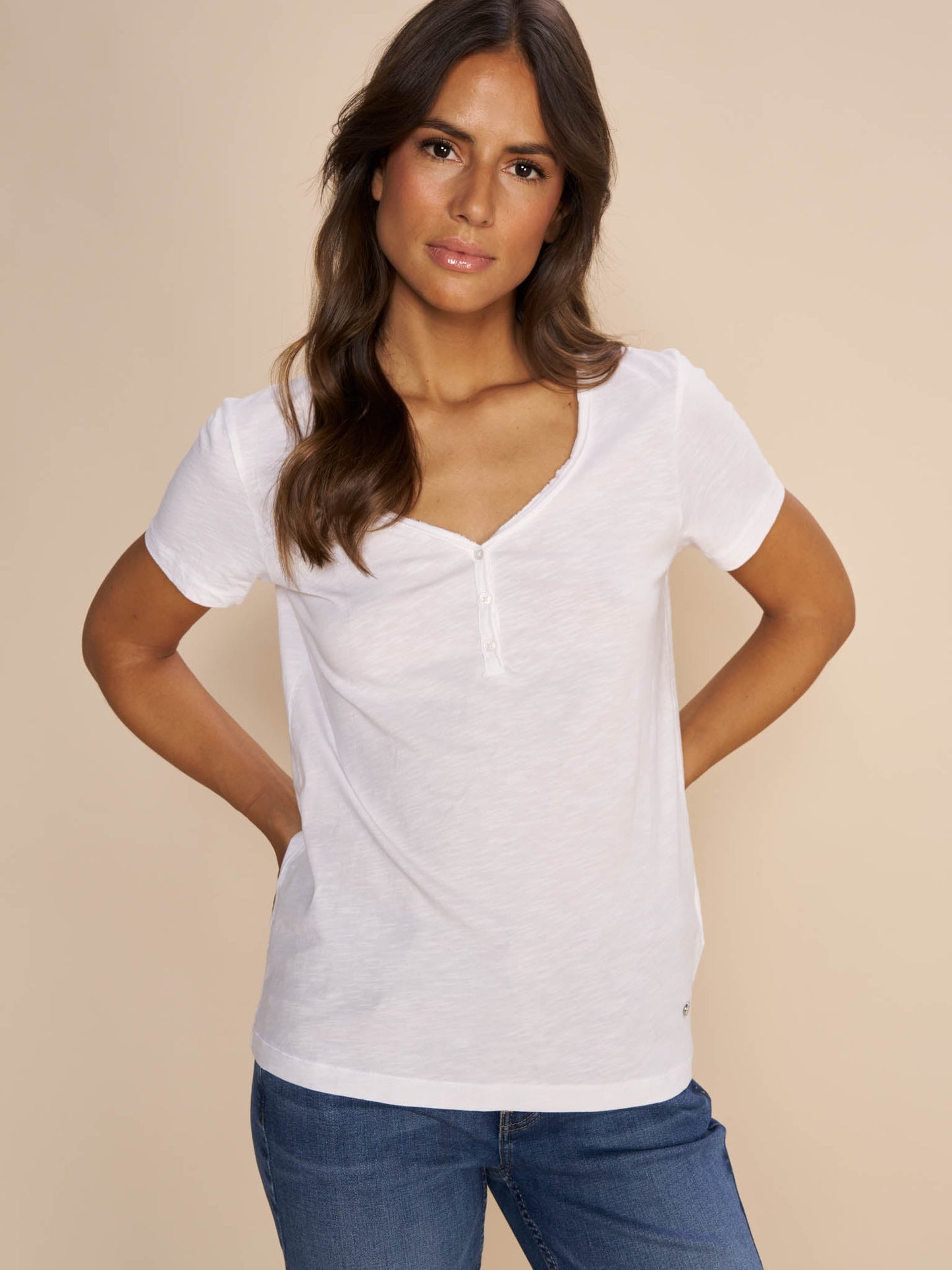 Modelshot / White / Detail